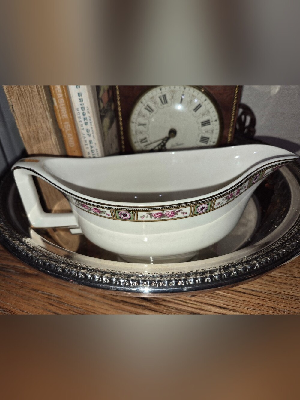 Vintage Johnson Brothers gravy or sauce boat in the "Ormsby" (Pareek) pattern